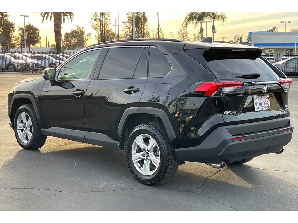 Used 2021 Toyota RAV4 XLE w/ Carpet Mat Package (TMS) image 4