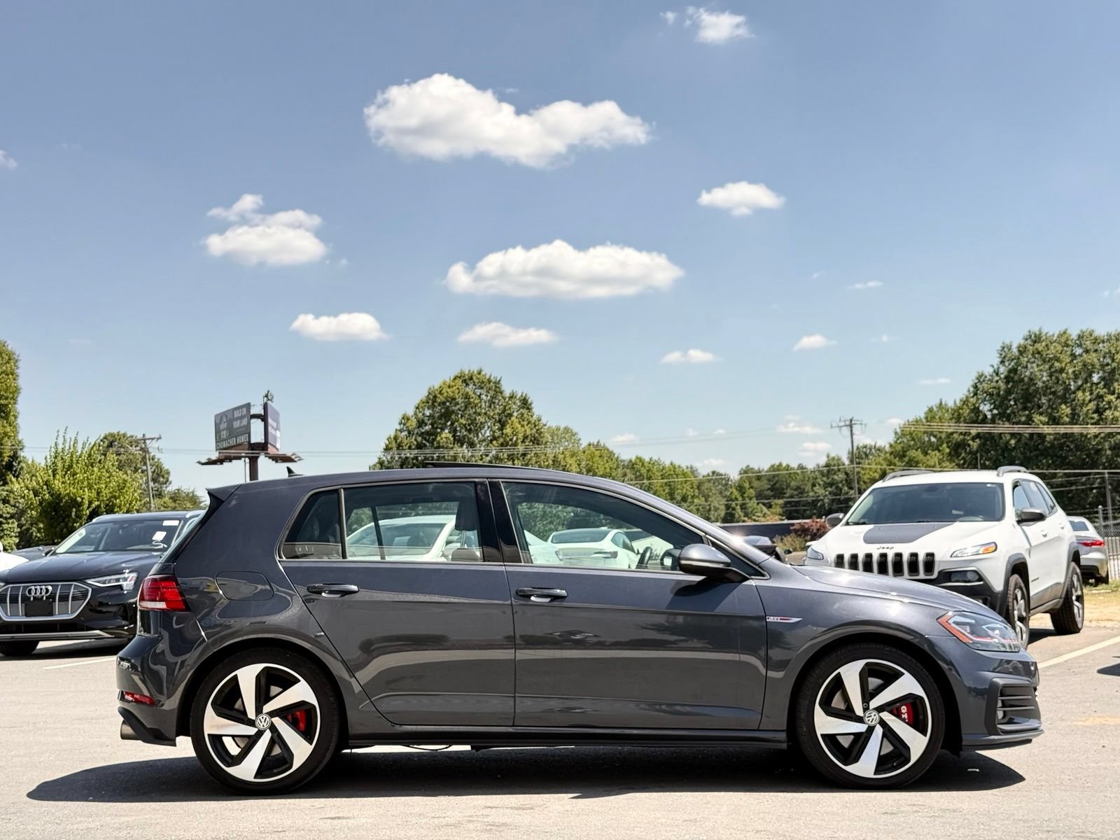 Used 2018 Volkswagen GTI SE FWD image 9