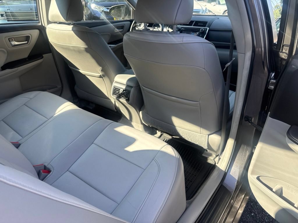 Used 2015 Toyota Camry XLE w/ Moonroof Package FWD image 34