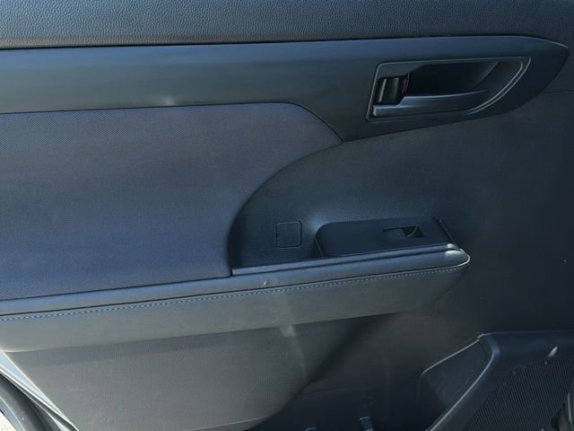 Used 2023 Toyota Highlander LE FWD image 20