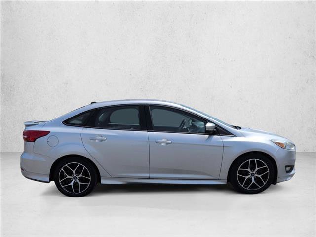 Used 2015 Ford Focus SE w/ SE Sport Package FWD image 9