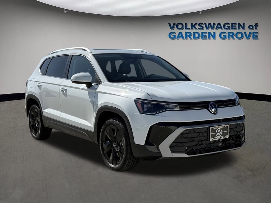 New 2026 Volkswagen Taos SE image 2