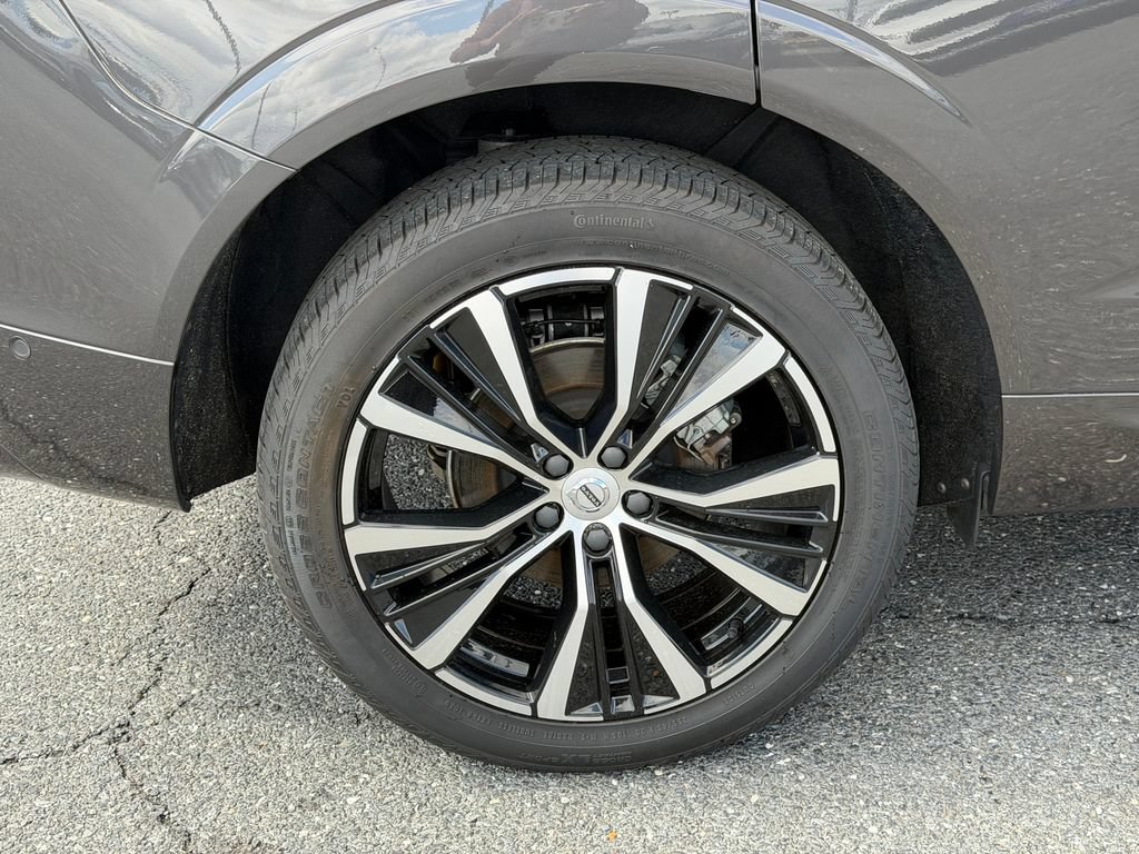 Certified 2023 Volvo XC60 B5 Plus w/ Climate Package AWD/4WD image 12