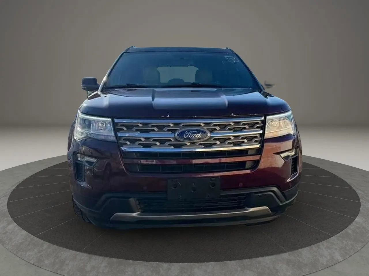 Used 2018 Ford Explorer XLT w/ Equipment Group 202A AWD/4WD image 2