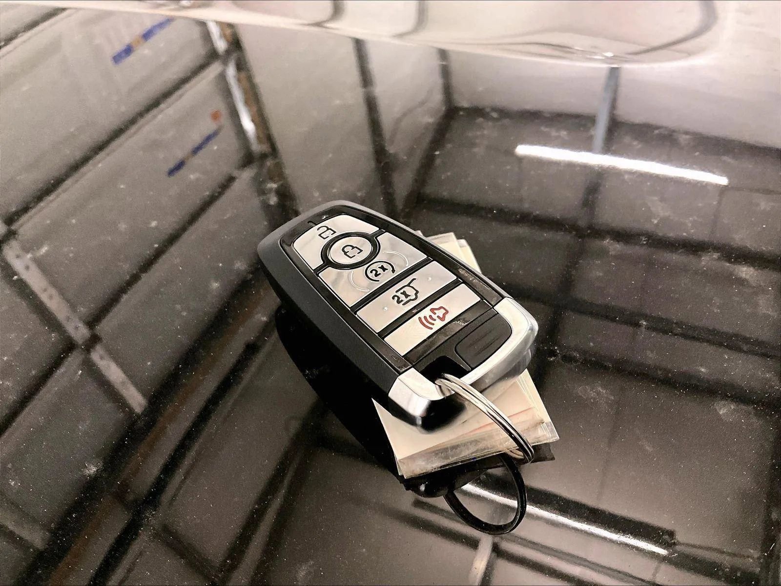 Used 2025 Ford Explorer ST AWD/4WD image 9