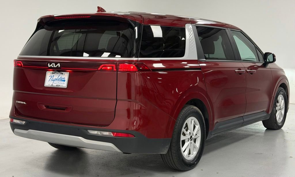 Used 2023 Kia Carnival LX FWD image 3