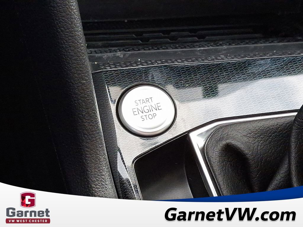 Used 2025 Volkswagen Taos SEL image 25