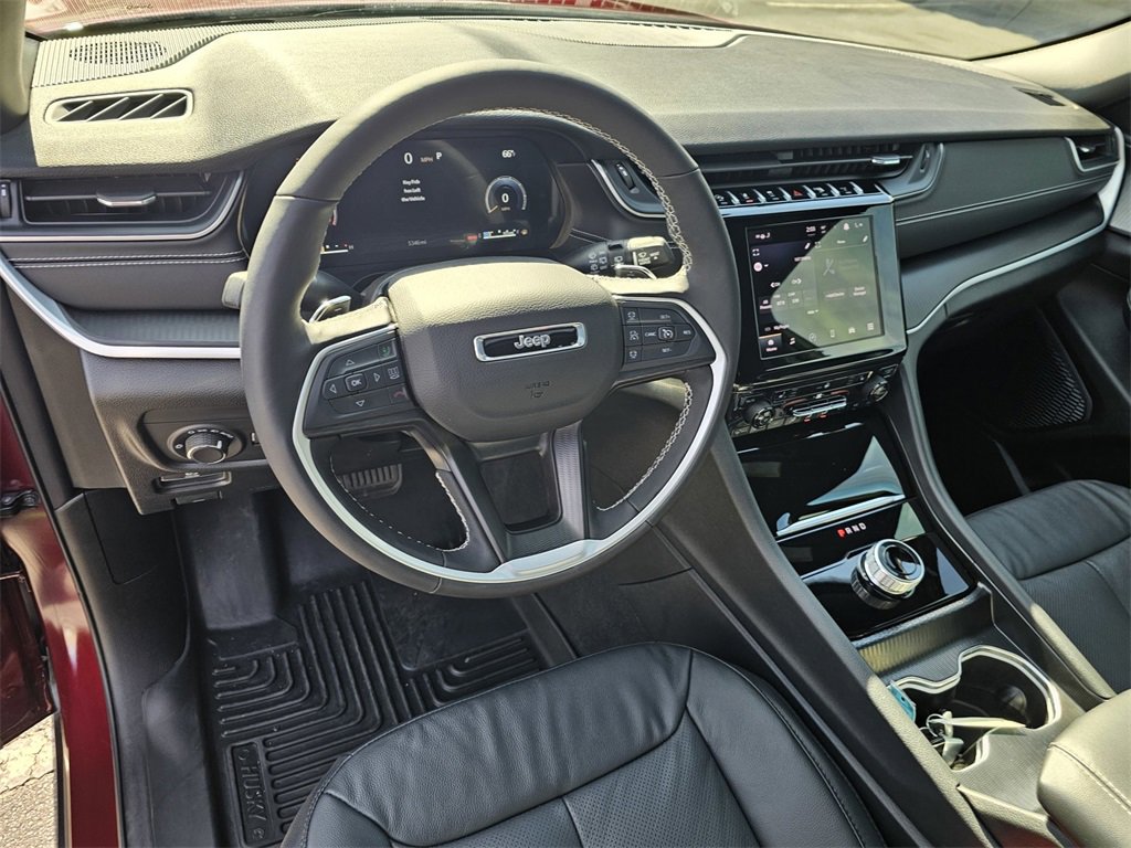 Used 2025 Jeep Grand Cherokee Laredo X w/ Luxury Tech Group I image 15