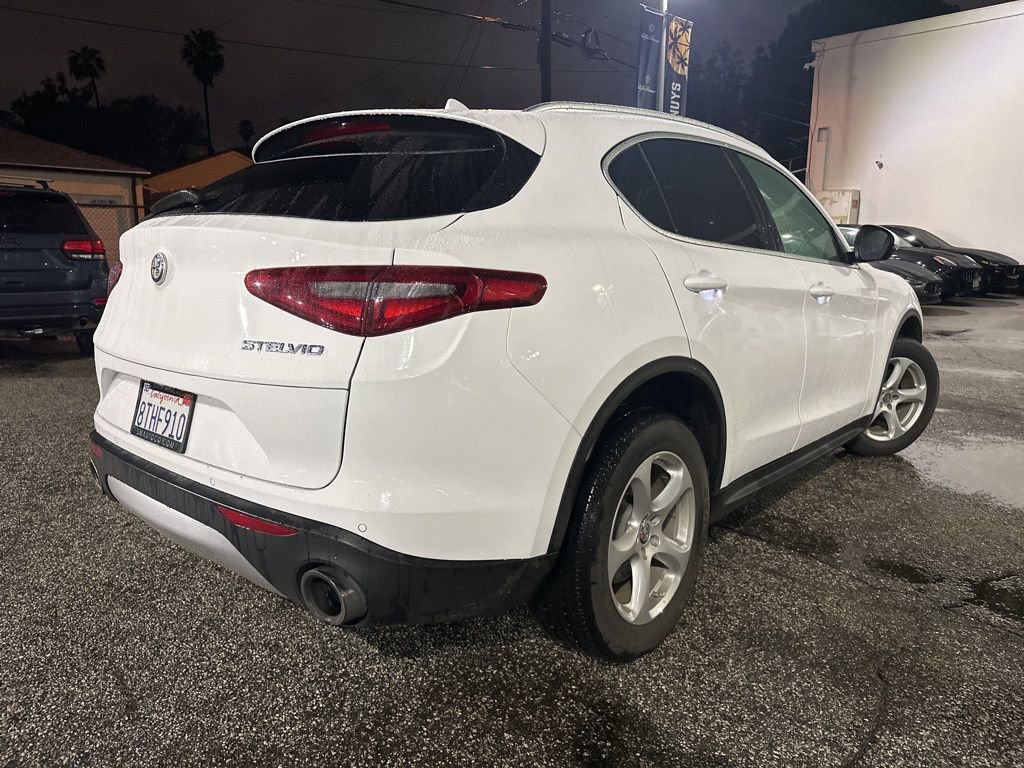 Used 2020 Alfa Romeo Stelvio Base image 5