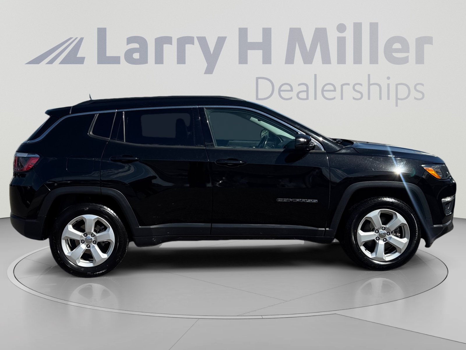 Used 2018 Jeep Compass Latitude w/ Popular Equipment Group FWD image 6