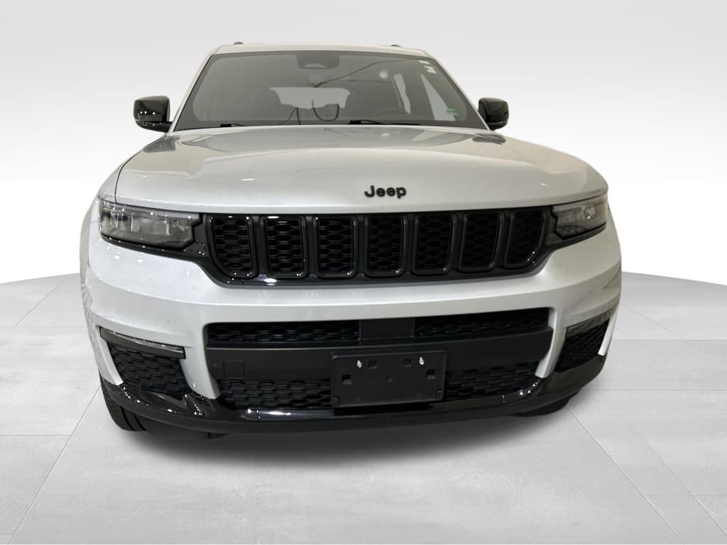 Used 2024 Jeep Grand Cherokee L Limited w/ Black Appearance Package image 9