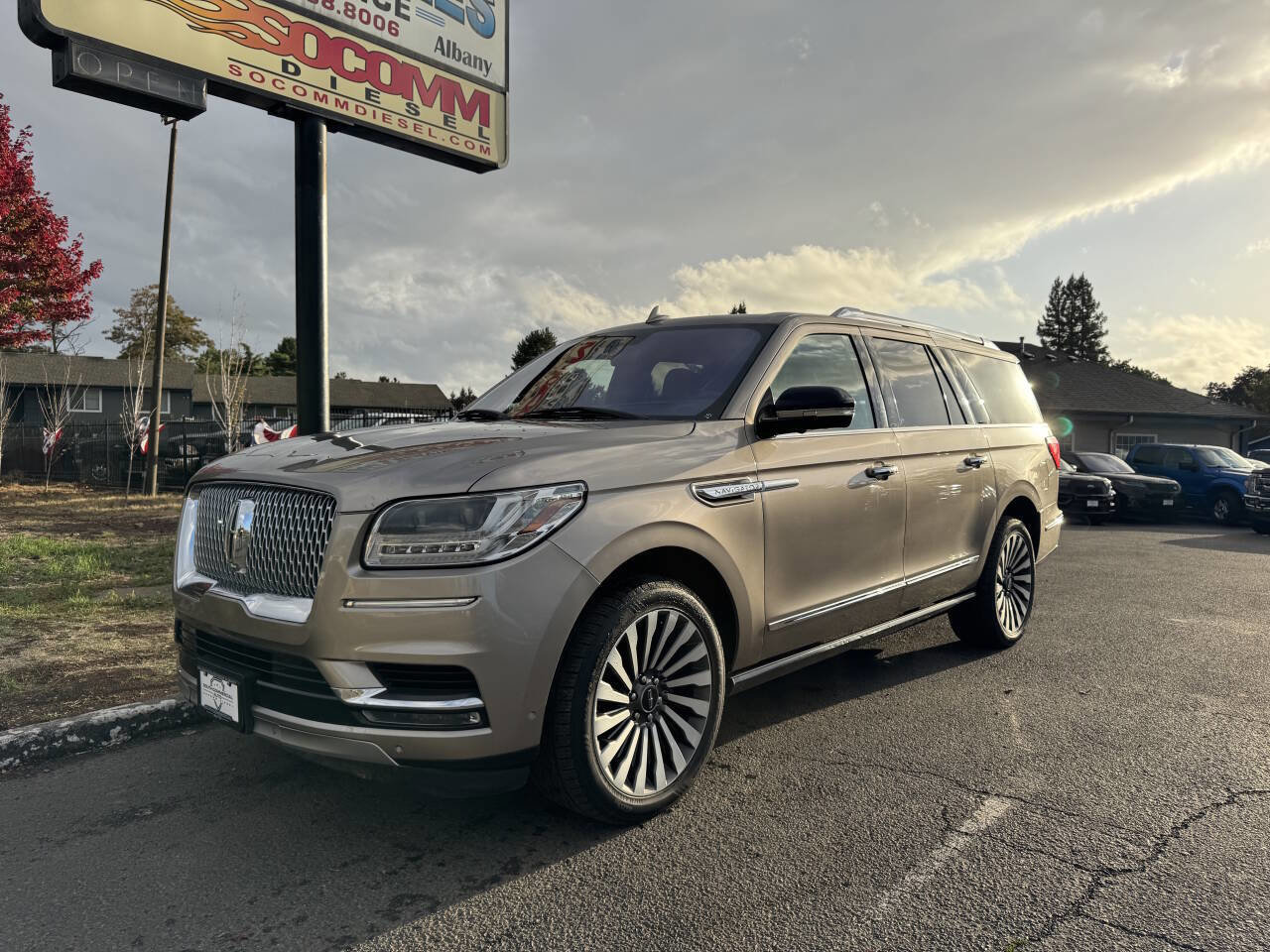 Used 2019 Lincoln Navigator L Reserve image 1