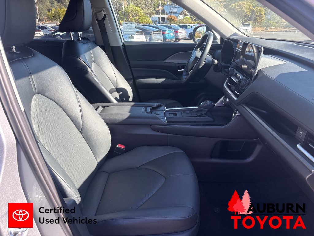 Used 2025 Toyota Grand Highlander AWD image 22
