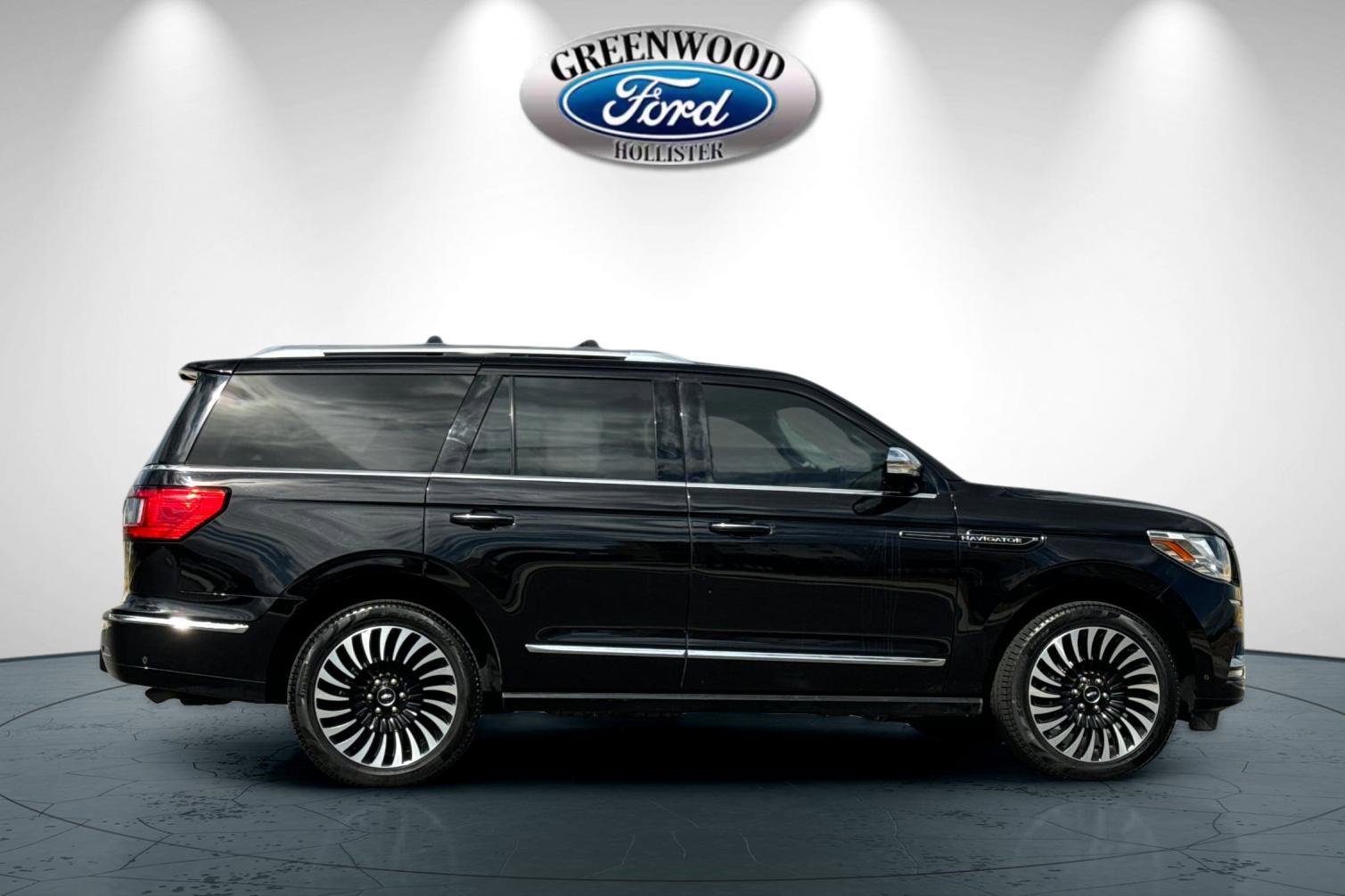Used 2021 Lincoln Navigator Black Label w/ Cargo Convenience Package image 3