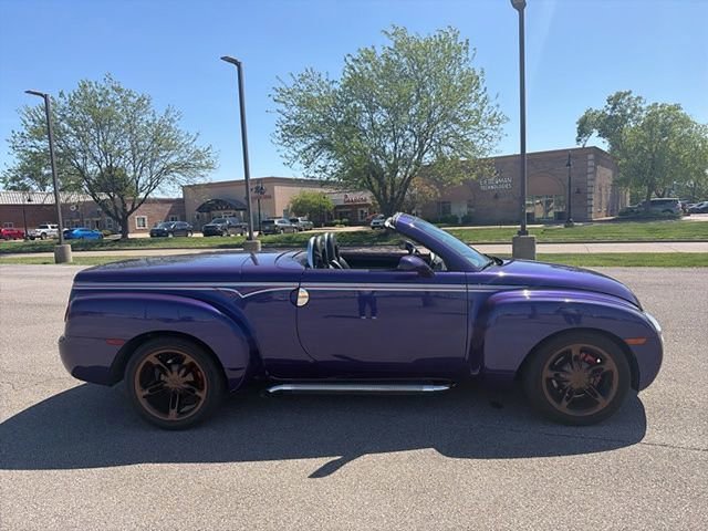 Used 2004 Chevrolet SSR w/ Preferred Equipment Group RWD image 14