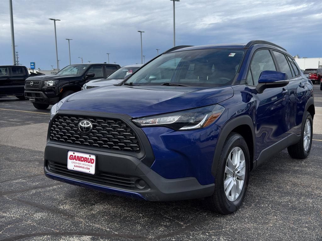 Used 2022 Toyota Corolla Cross LE image 2