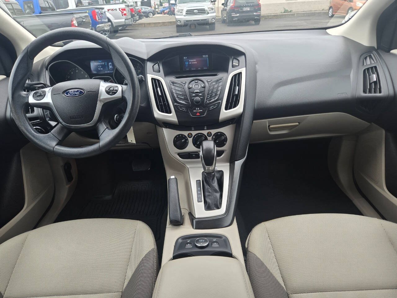 Used 2014 Ford Focus SE w/ SE Winter Package FWD image 24