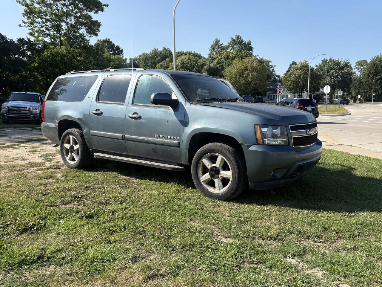 Used 2008 Chevrolet Suburban LT w/ LT Preferred Equipment Group AWD/4WD image 4