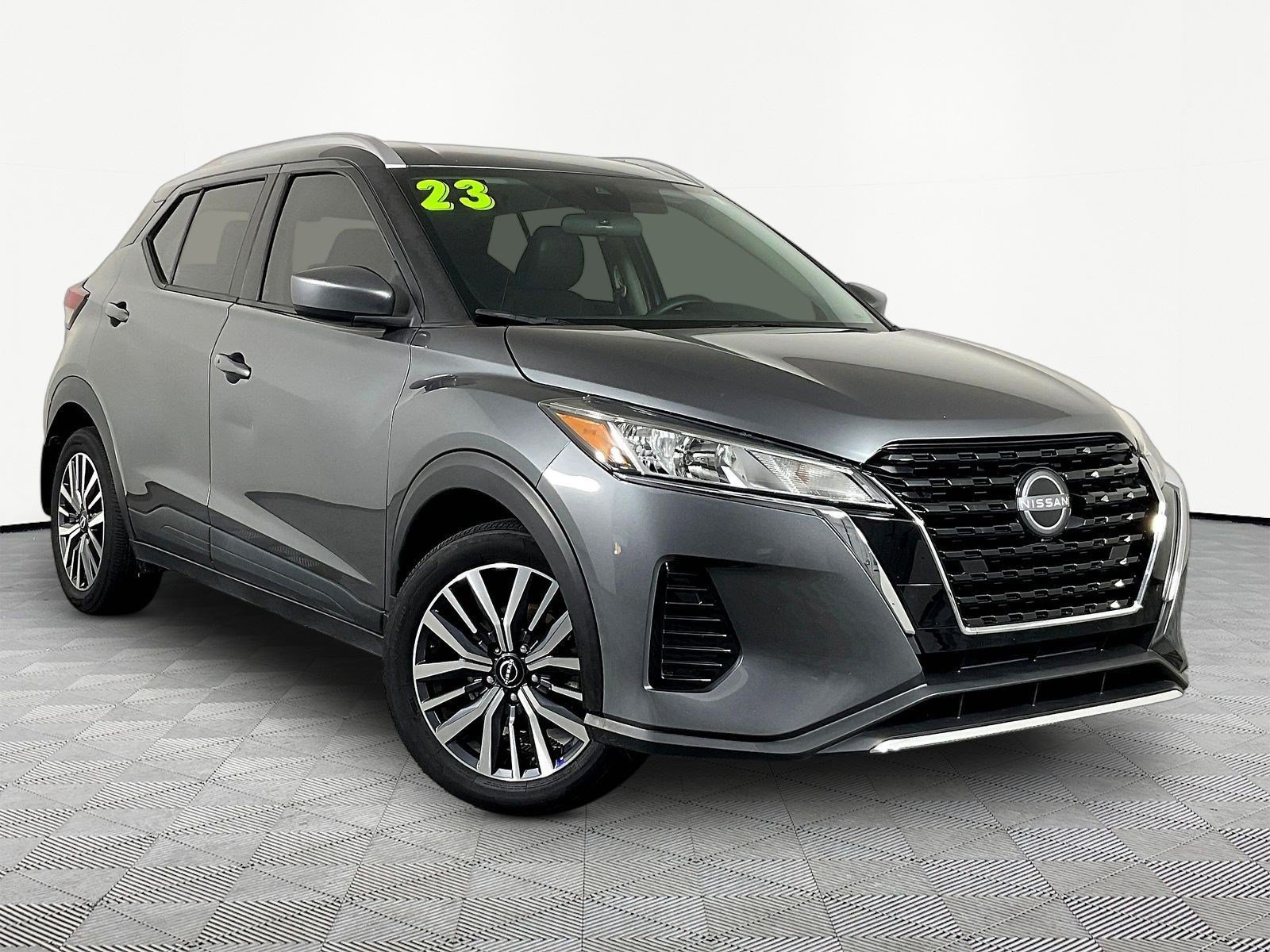 Used 2023 Nissan Kicks SV FWD image 3