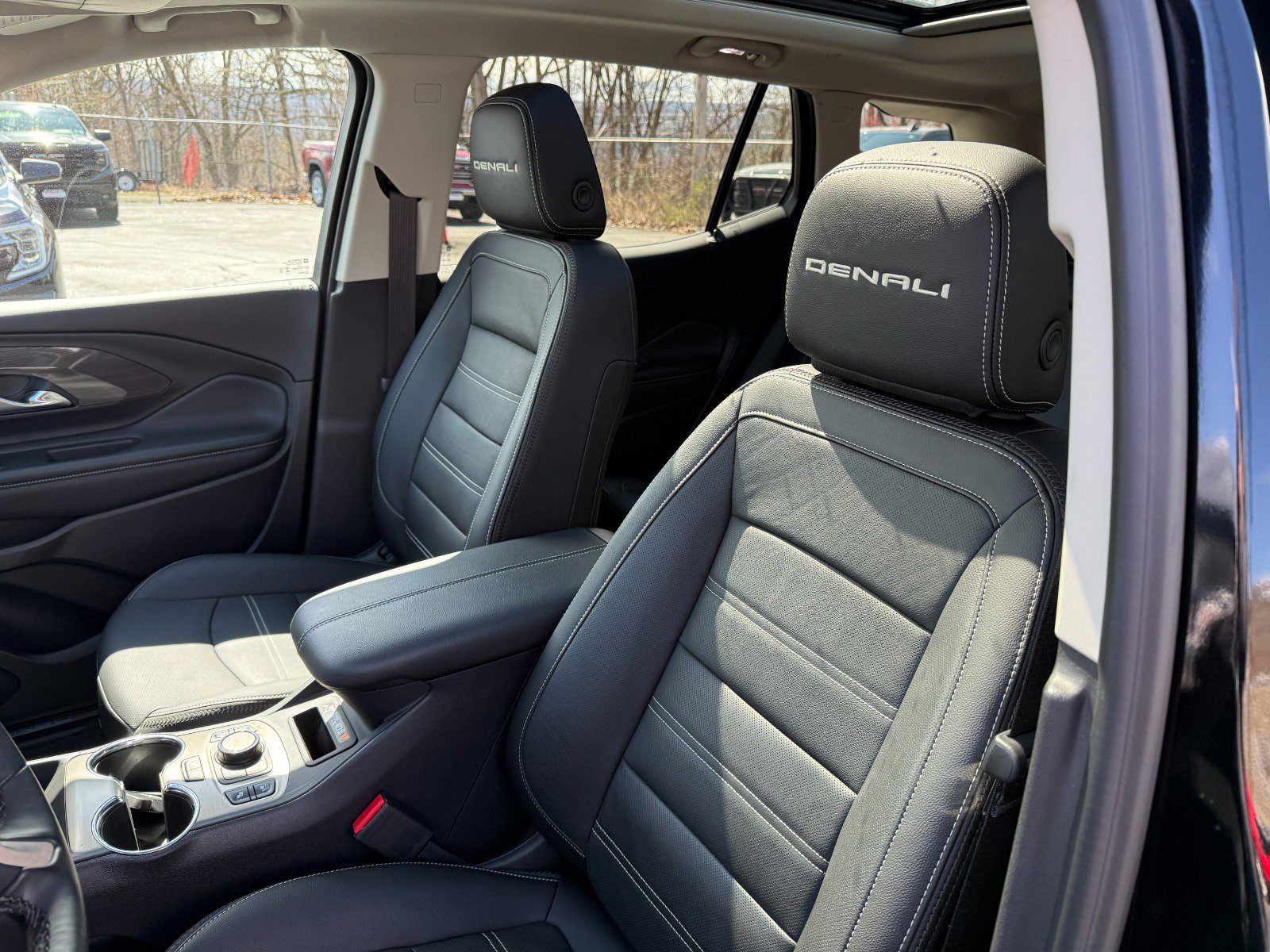 Used 2024 GMC Terrain Denali w/ Black Diamond Edition image 14