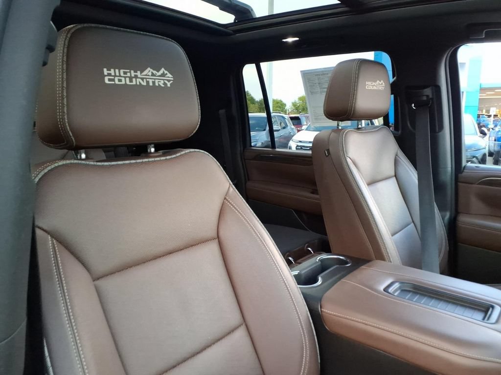 Certified 2022 Chevrolet Suburban High Country w/ Premium Package AWD/4WD image 19