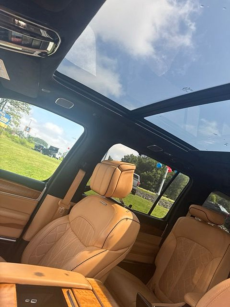 Used 2025 Jeep Grand Wagoneer L Series III AWD/4WD image 45