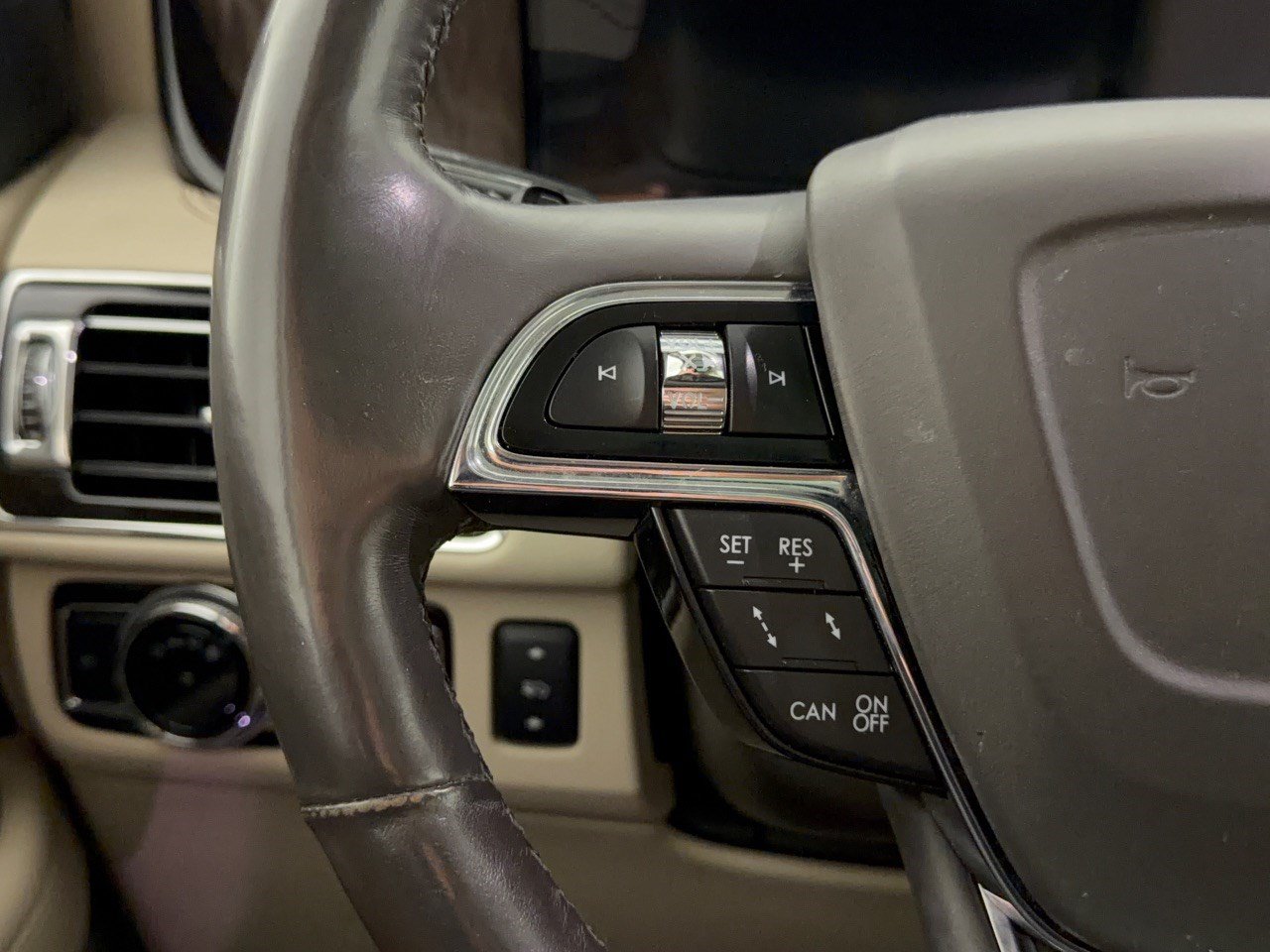 Used 2018 Lincoln Navigator Reserve w/ Technology Package AWD/4WD image 18