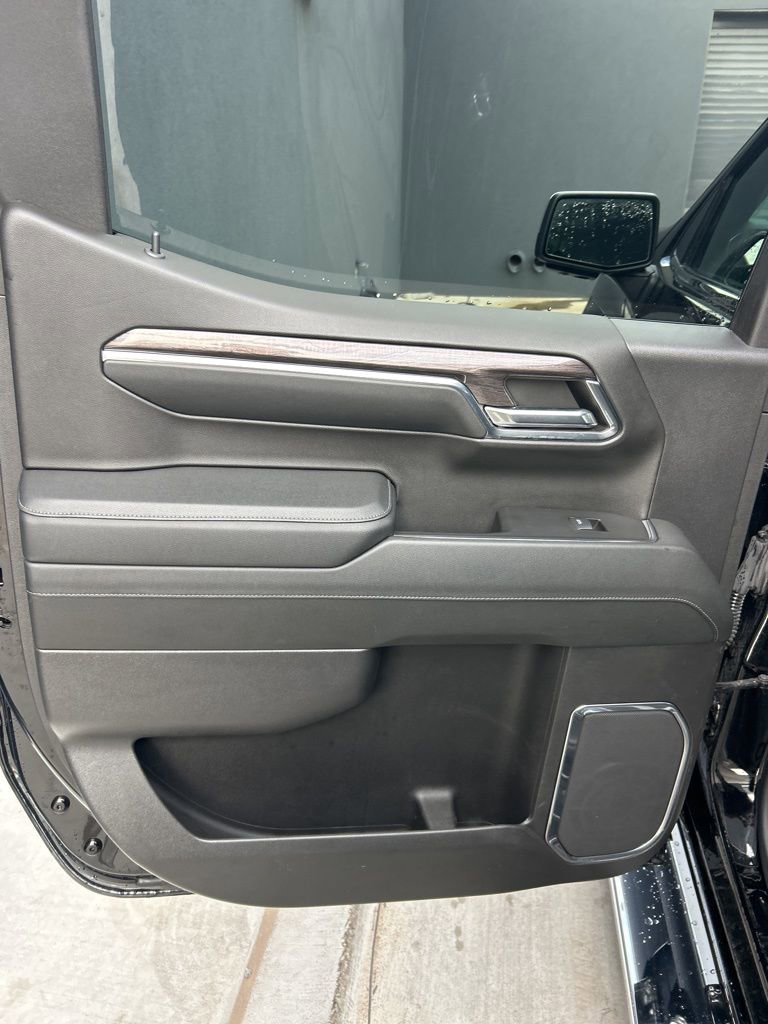 Used 2024 Chevrolet Silverado 1500 LTZ AWD/4WD image 11