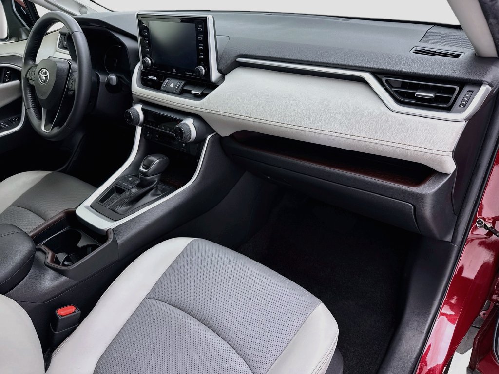 Used 2019 Toyota RAV4 Limited w/ Cold Weather Package FWD image 16