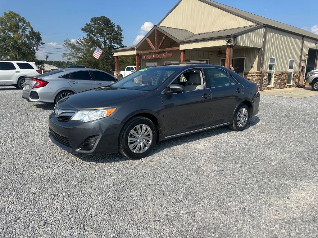 Used 2014 Toyota Camry LE video 1