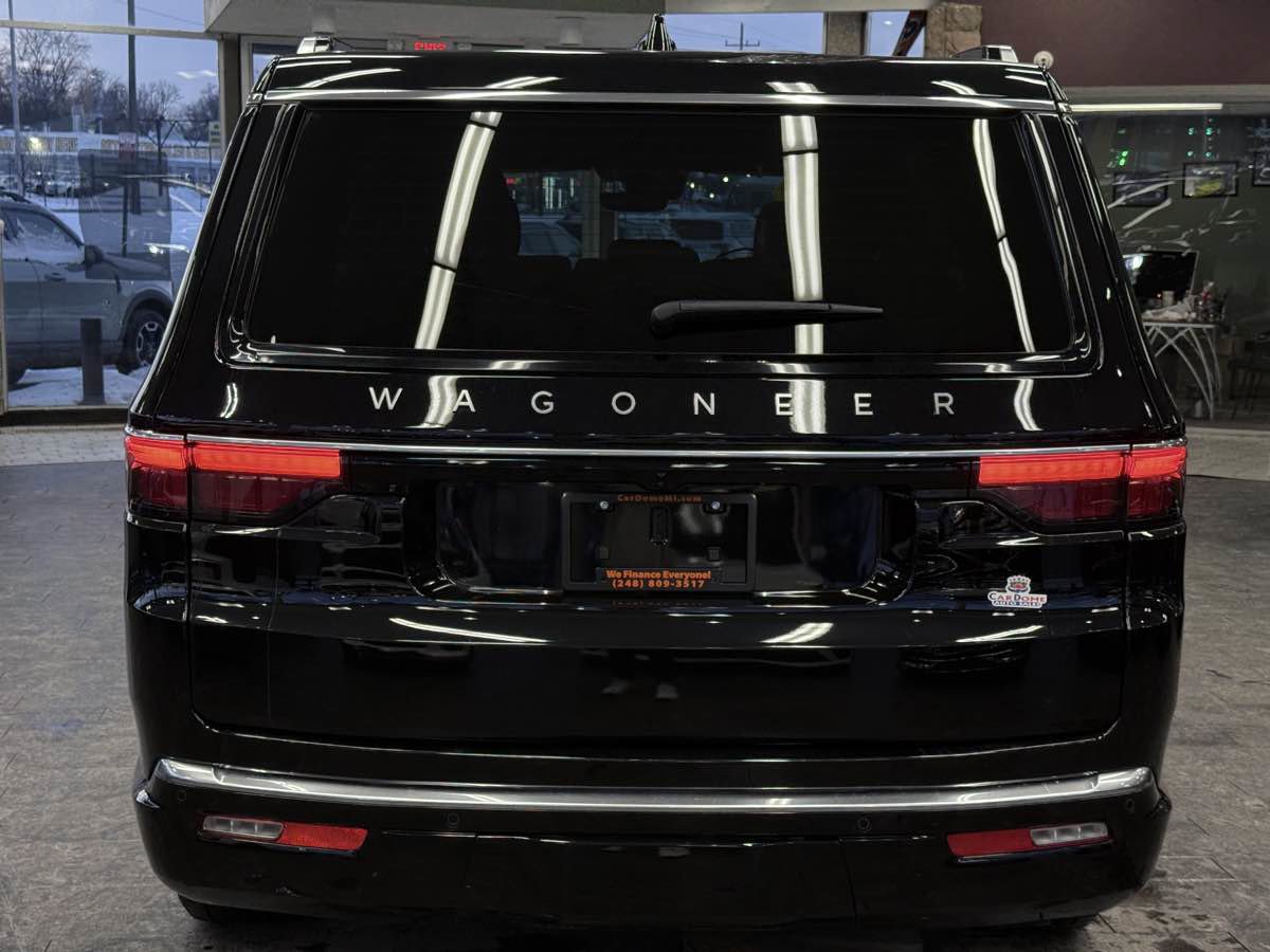Used 2024 Jeep Wagoneer 4WD w/ Premium Group I image 11