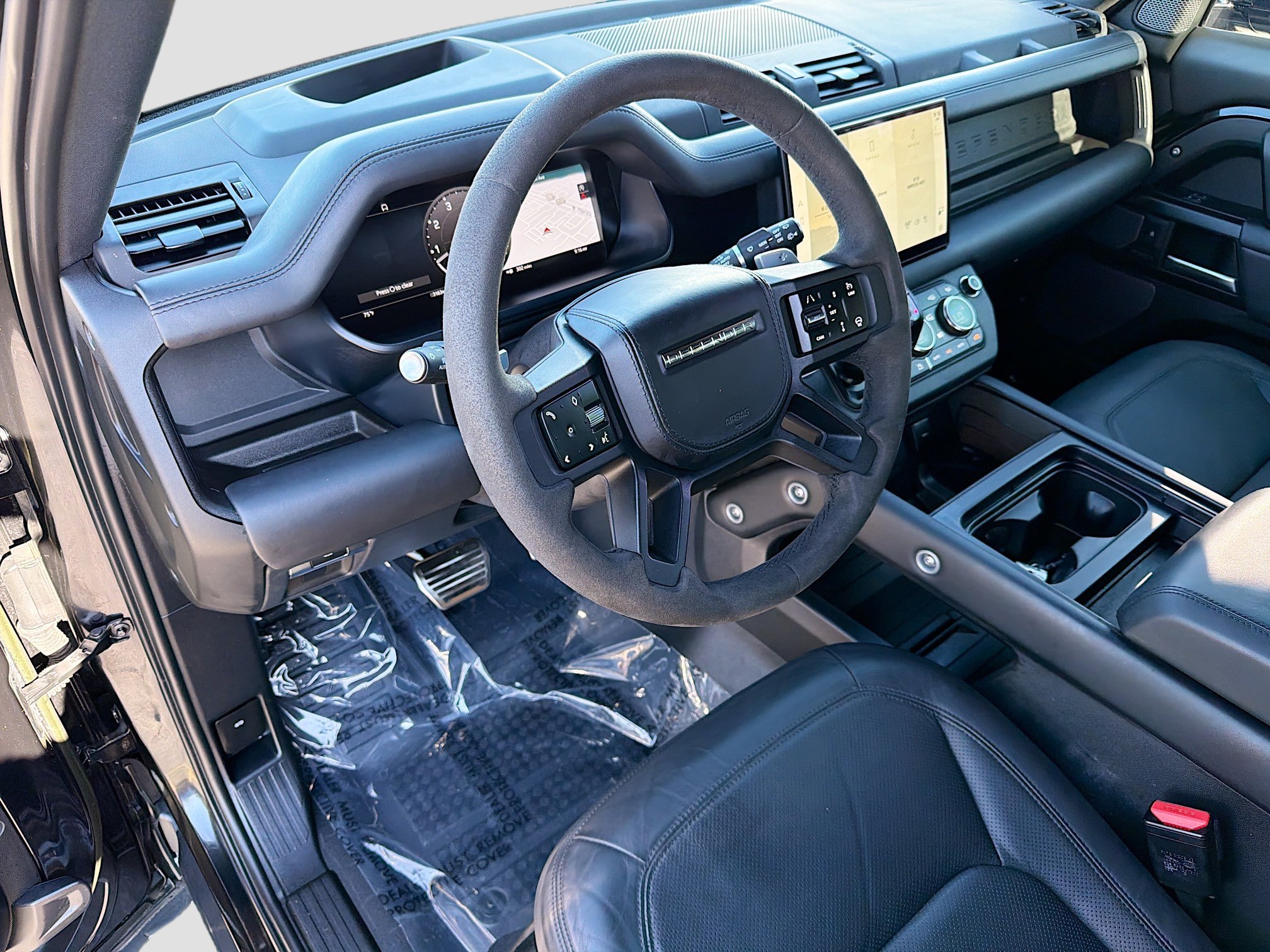 Used 2023 Land Rover Defender 90 V8 AWD/4WD image 23
