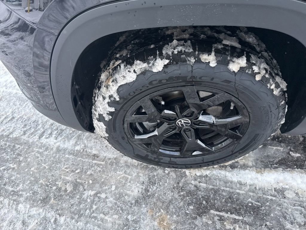 New 2026 Volkswagen Atlas Peak Edition image 9