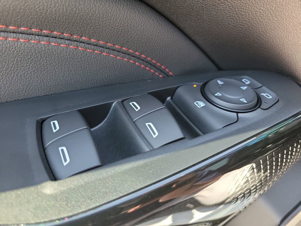 Used 2024 Chevrolet Trax RS w/ Sunroof Package FWD image 27
