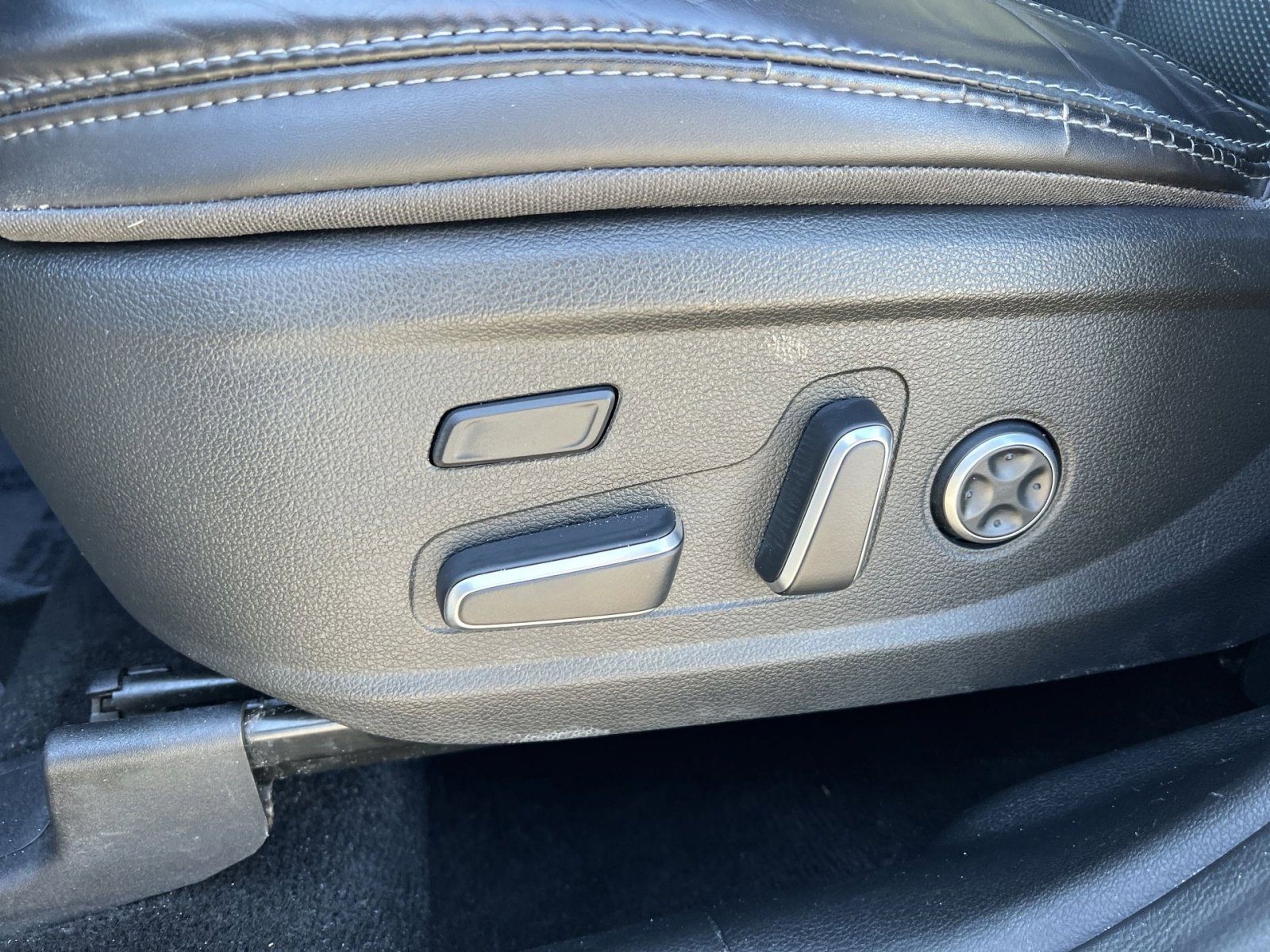 Used 2022 Hyundai Santa Fe Calligraphy image 12