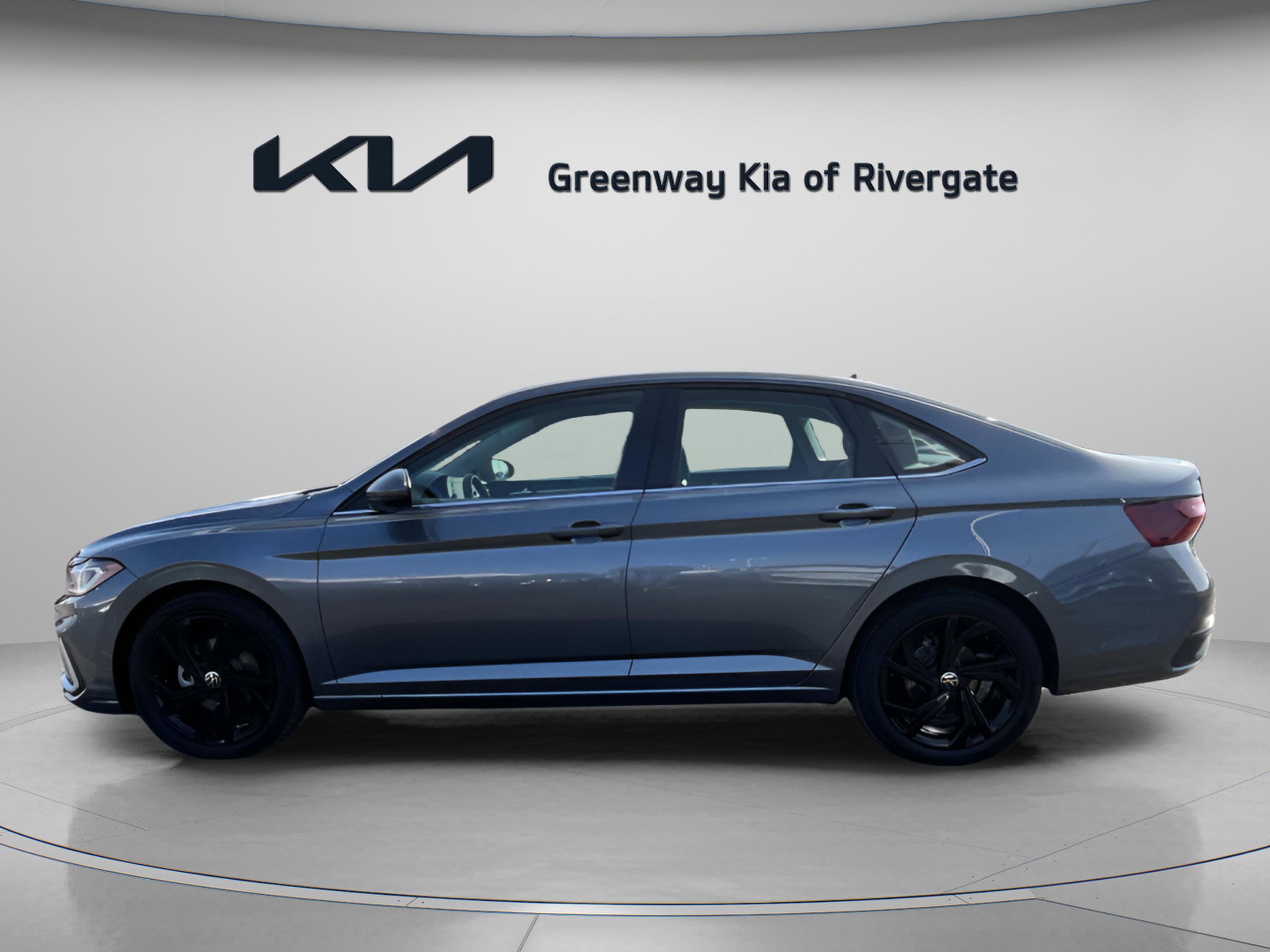 Used 2025 Volkswagen Jetta SE image 4