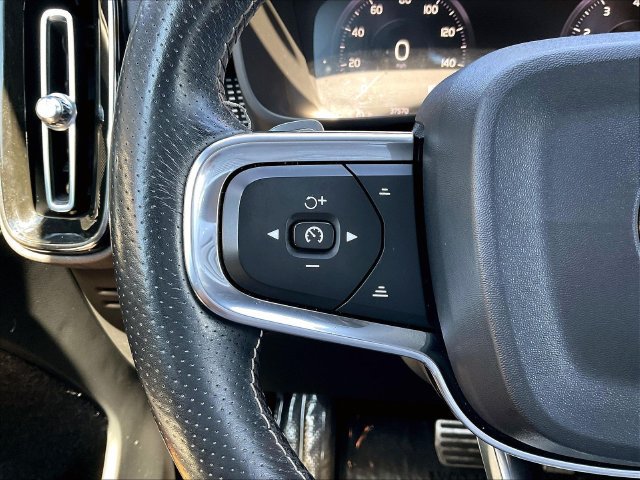 Used 2020 Volvo XC40 T5 R-Design w/ Protection Package Premier AWD/4WD image 13