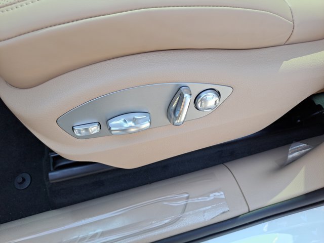 Certified 2025 Porsche Macan AWD/4WD image 23