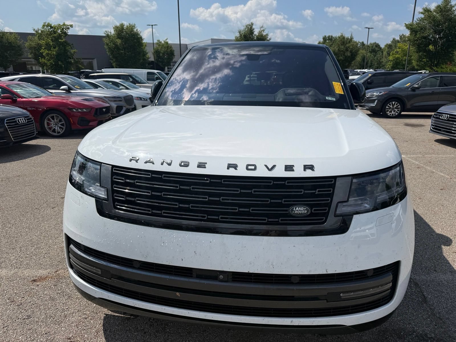 Used 2023 Land Rover Range Rover SE AWD/4WD image 2