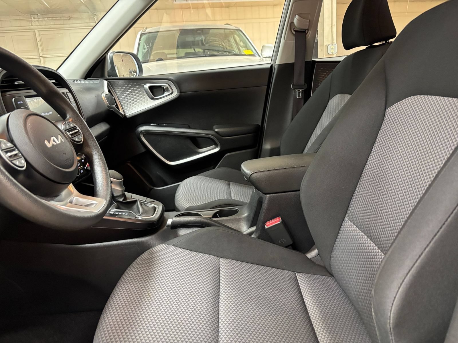 Used 2025 Kia Soul LX w/ LX Technology Package FWD image 20