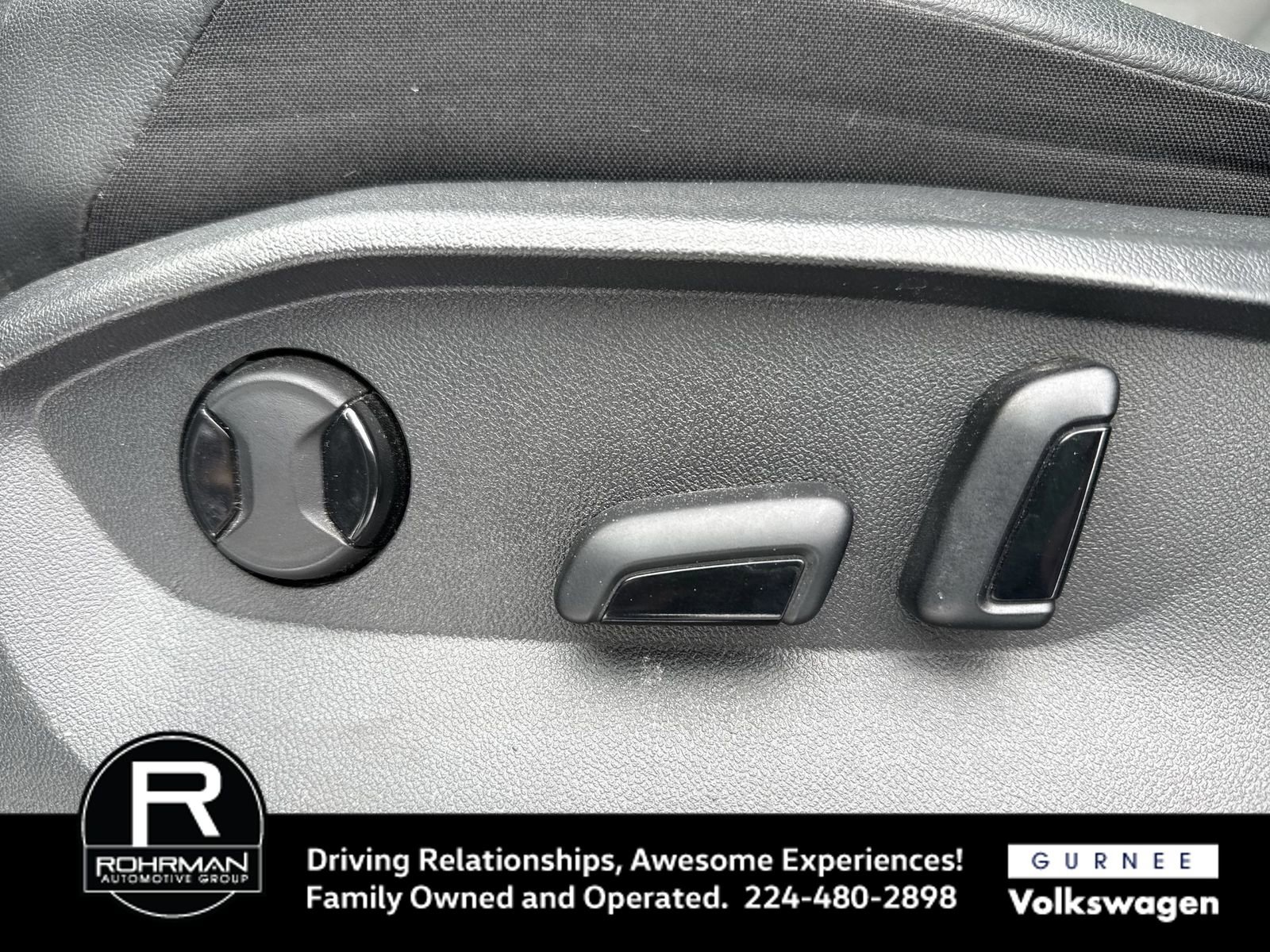 Used 2023 Volkswagen Tiguan SE R-Line image 9