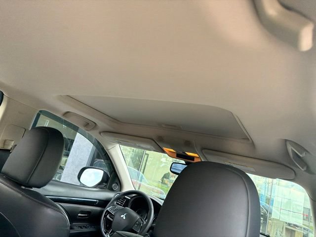Used 2020 Mitsubishi Outlander SE FWD image 27