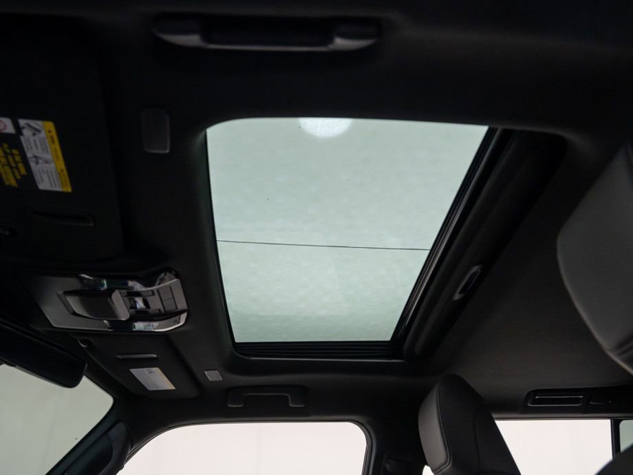 Used 2025 Lexus GX 550 w/ Cold Area Package image 18