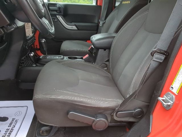 Used 2015 Jeep Wrangler Unlimited Sahara w/ Connectivity Group AWD/4WD image 11