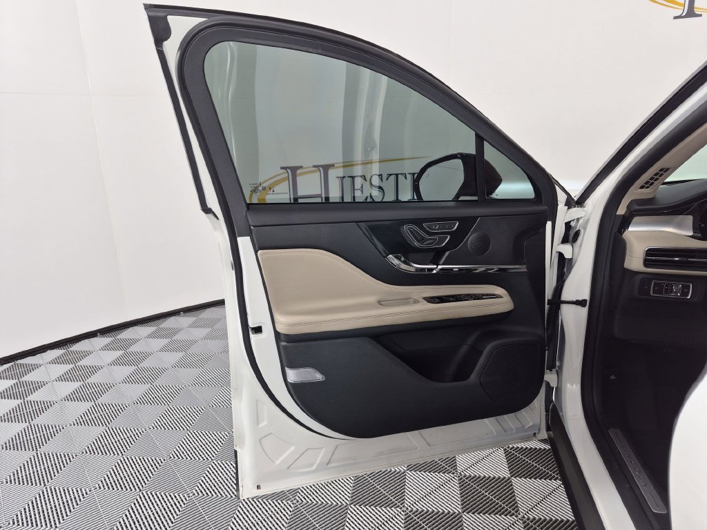 Used 2025 Lincoln Corsair FWD image 13
