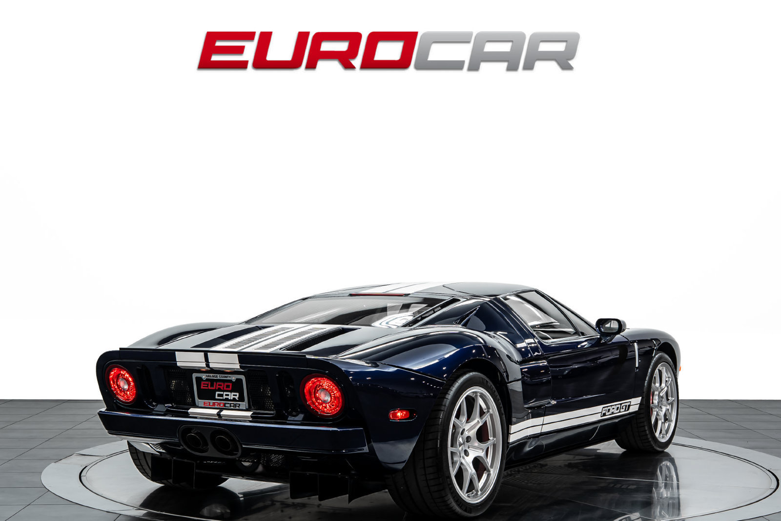 Used 2005 Ford GT RWD image 5