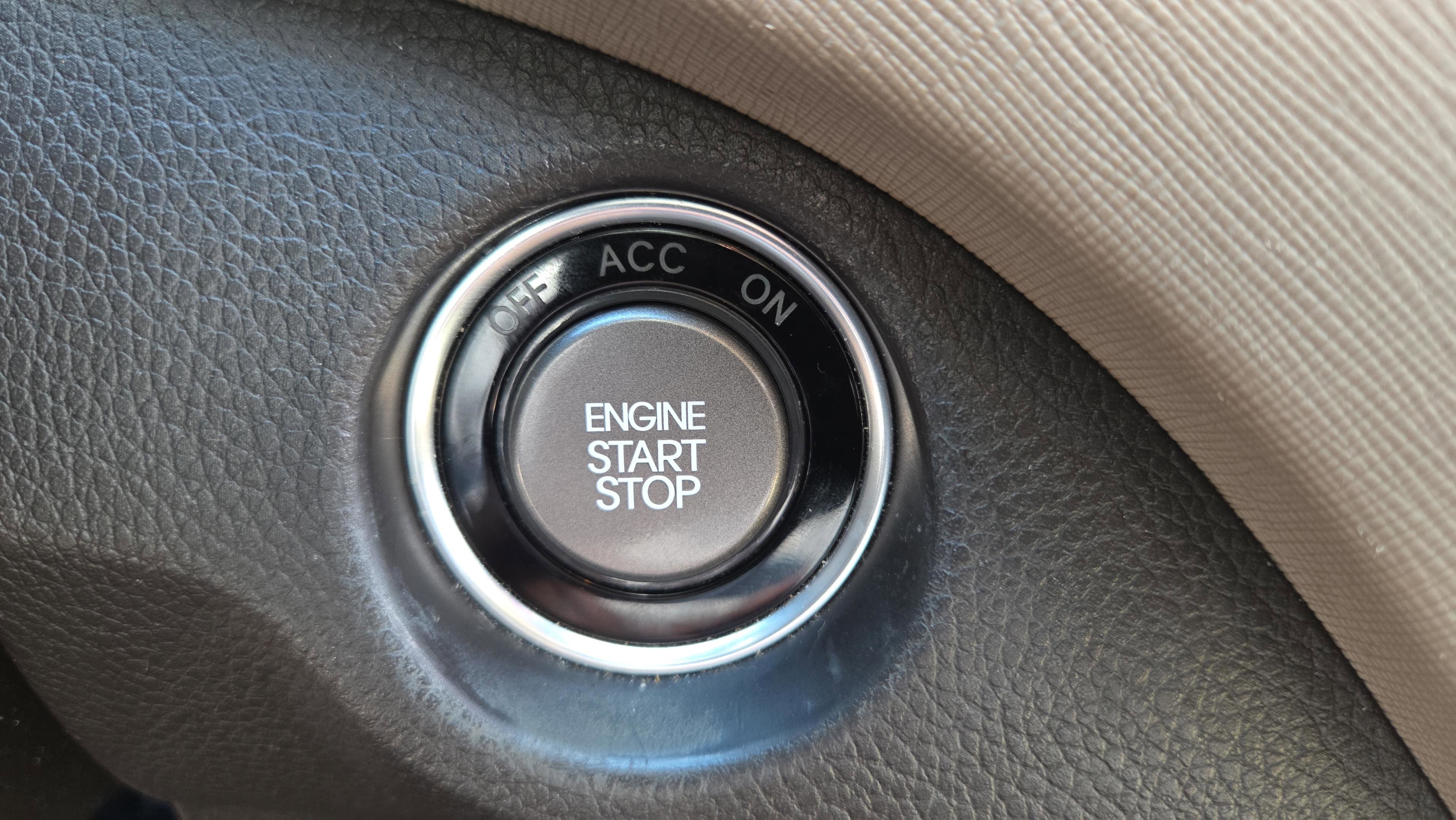 Used 2014 Hyundai Santa Fe GLS image 45