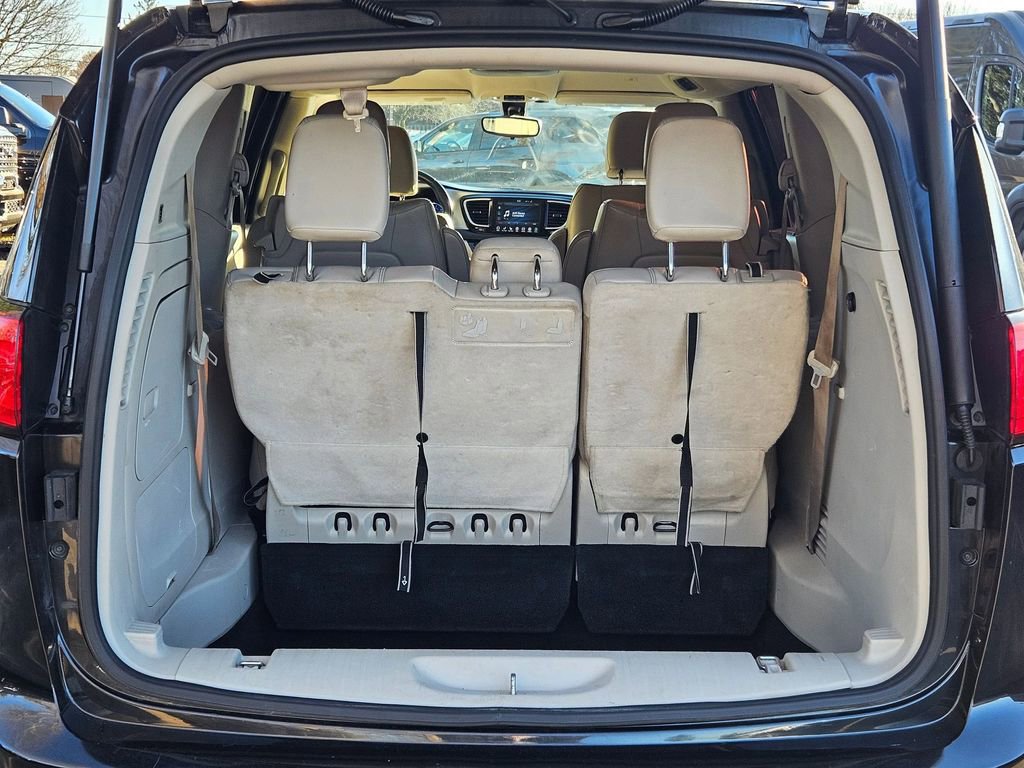 Certified 2018 Chrysler Pacifica Touring-L image 10
