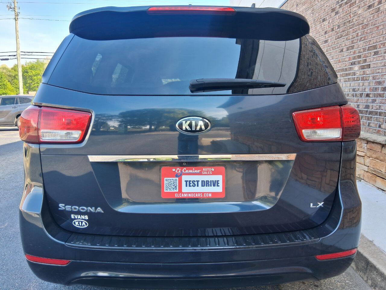 Used 2017 Kia Sedona LX image 4