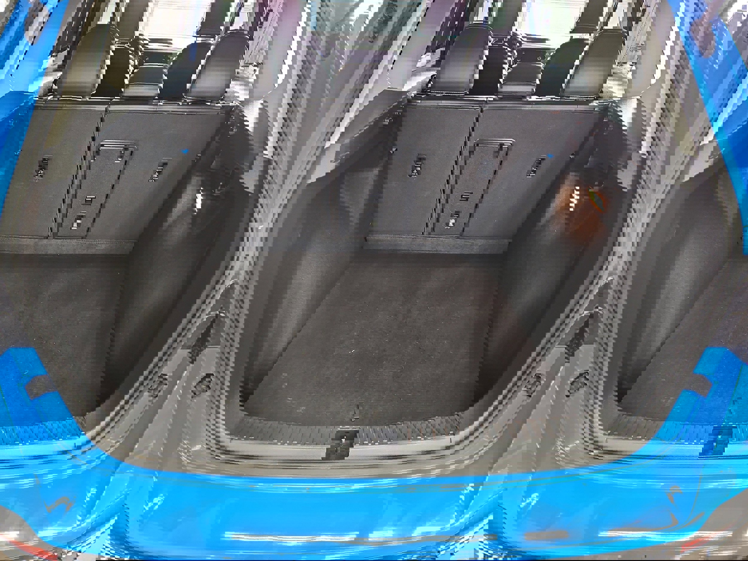 Used 2023 Volkswagen Taos SEL image 15